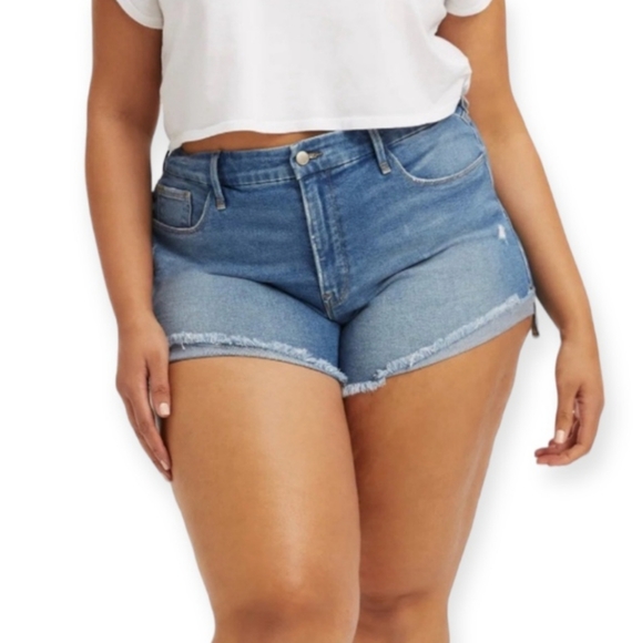 Good American Plus Size Good Curve Denim Shorts - Picture 3 of 14